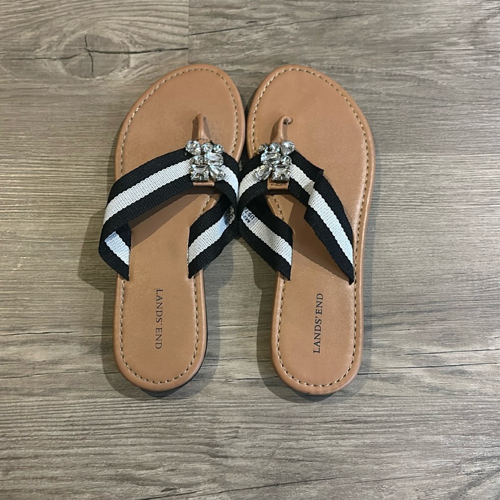 lands end lightly worn flip flops